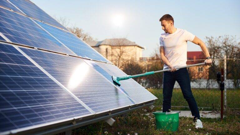 How To Clean Solar Panels In 6 Steps