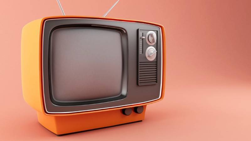  How to Use an Antenna and TV Streaming Services If You  Have an Old Tube TV