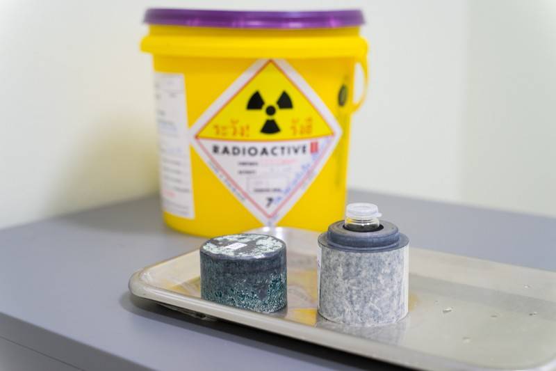 non-recyclable metal uranium